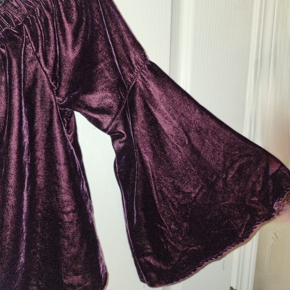 Hollister burgundy crushed velvet  bell sleeve top in size small nwt! - Picture 10 of 11